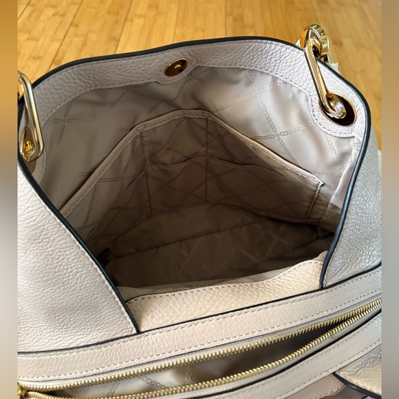 π NWOT Michael Kors βRavenβ Large Shoulder Bag π - Picture 10 of 14